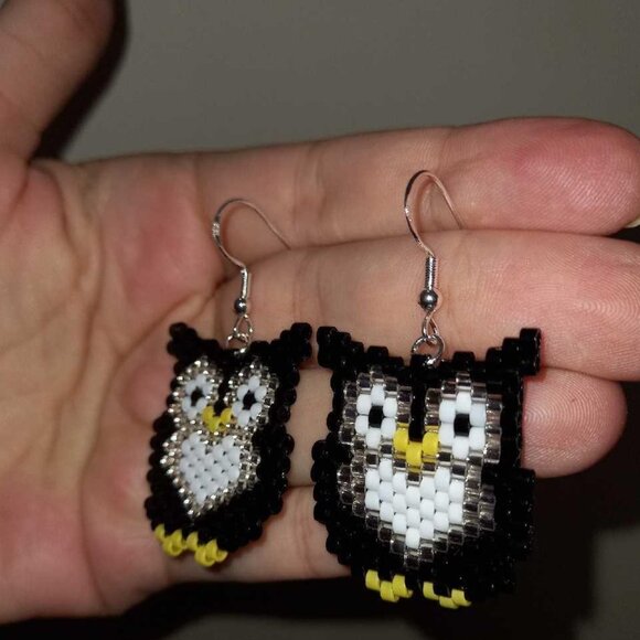 🦉 Handmade Beaded Owl Earrings - Silver Plated Hooks 🦉 - Picture 3 of 6